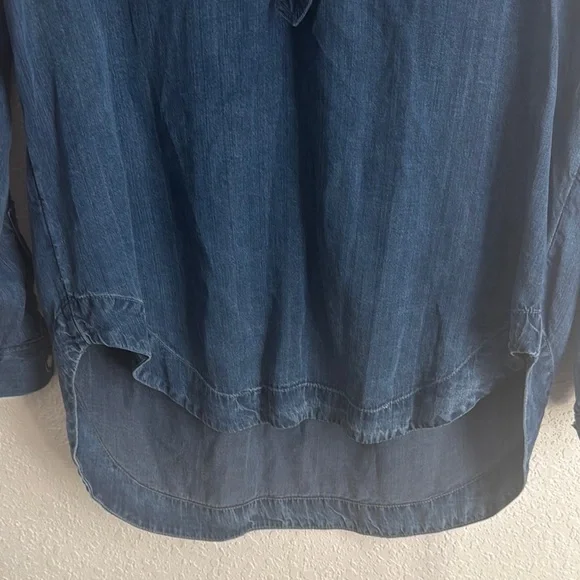 LOFT Women's Dark Blue Button Down Shirt - Picture 3 of 4